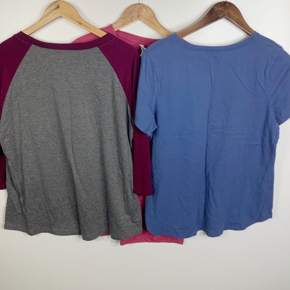 Bundle of Graphic Tees - Picture 7 of 8